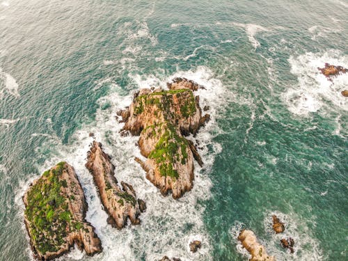 Free Rock Islands in Splashing Ocean Stock Photo