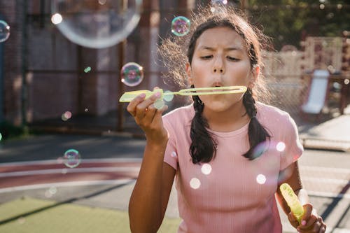 Безкоштовне стокове фото на тему «бульбашки, дитина, Дівчина» стокове фото