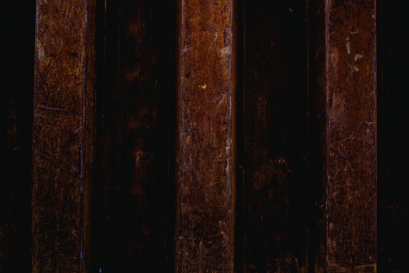 Weathered rusted metal panels — Alex Tepetidis on Pexels
