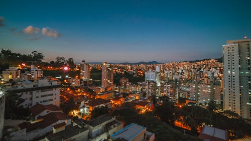 Foto stok gratis bangunan, cityscape, diterangi