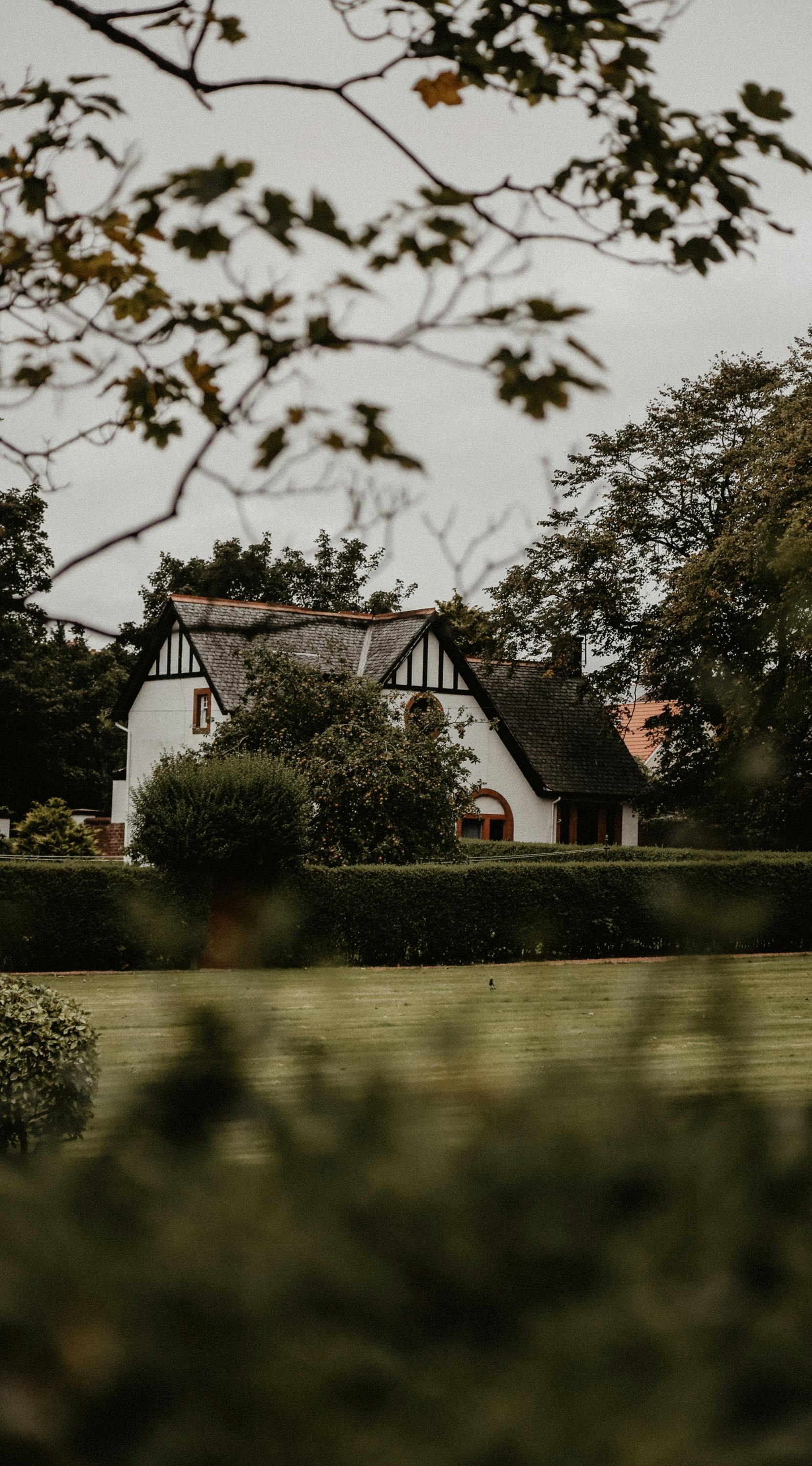 A White and Brown Cottage · Free Stock Photo