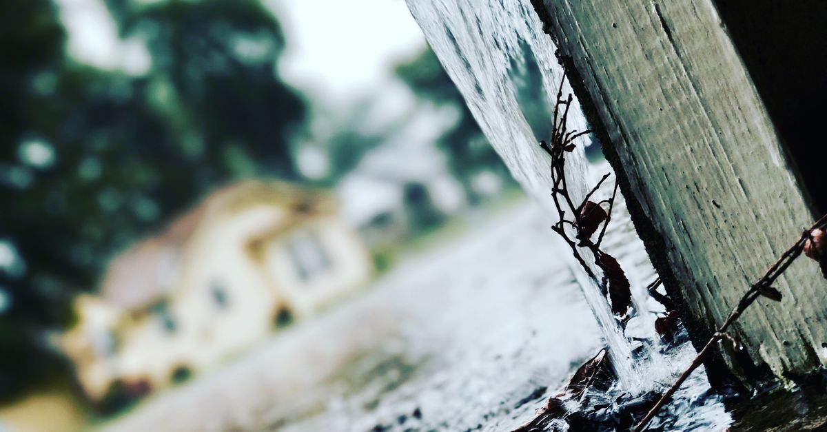 生活:降雨特報來襲,表面上清涼卻潛藏路面積水危機