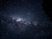 在澳大利亚维克基拉瓦拉上空拍摄到的银河系壮丽景色