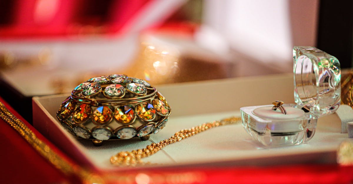 財經:金價大跳水,卻引發陸金飾店掀起降價潮的背後真相