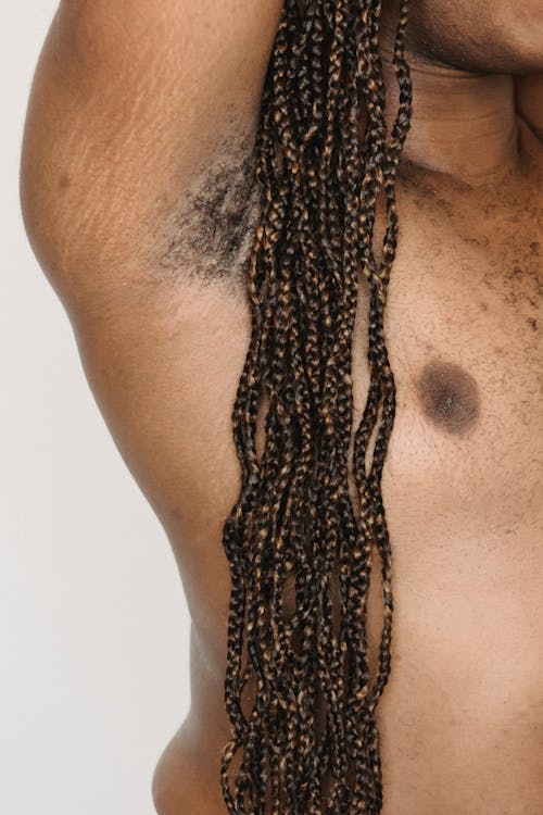 Cultivo Sin Camisa Hombre Negro Regordete Con Brazos Levantados