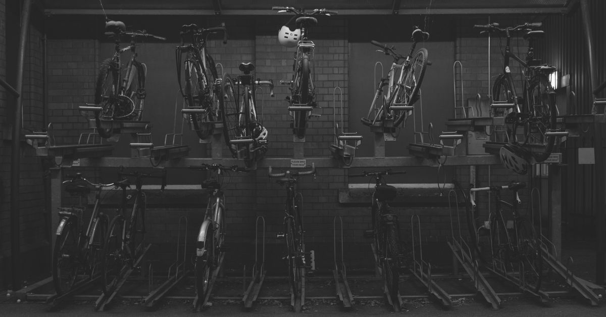 Cykelstativ fastmonteret: Sådan skaber du sikker og stilren cykelparkering med produkter fra
