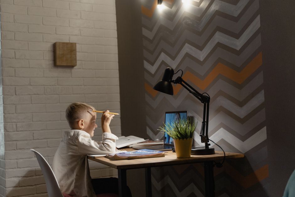 5 Stylish Study Table Options for a Balcony Makeover: A Guide to Maximizing Small Spaces with Hanamori Shop Compact study table on a small balcony with a minimalist design