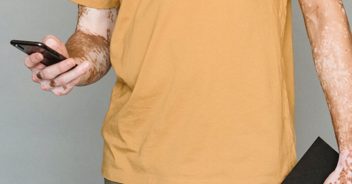 How to attract a man through social media