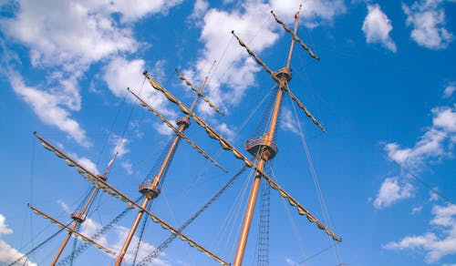 Free Brown Boat Under Blue Sky Stock Photo