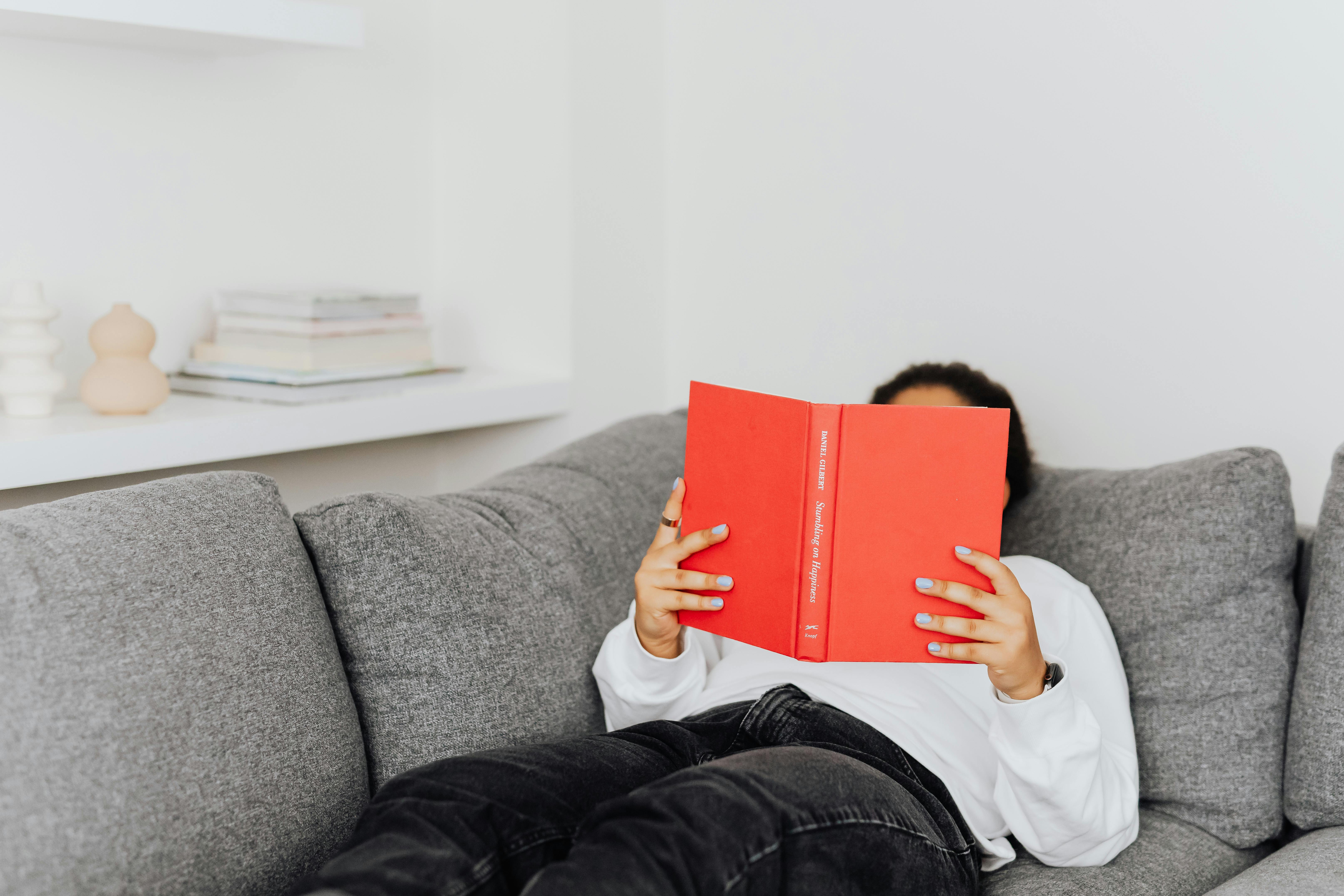 5 powerful personal finance books to read this weekend to transform your money mindset and attain financial freedom — Photo b