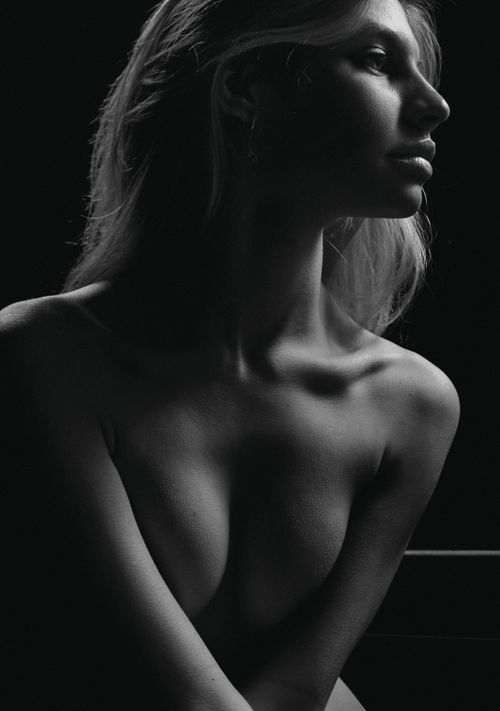 Free Artistic black and white portrait capturing dramatic lighting and expression. Stock Photo