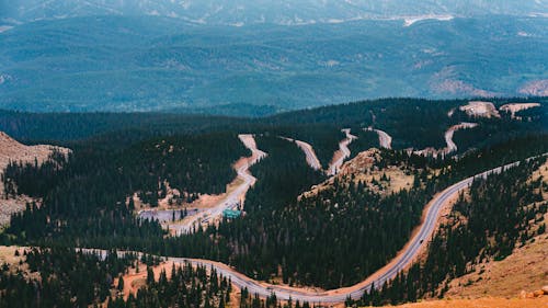 丘陵, 彎曲的路, 旅行 的 免費圖庫相片