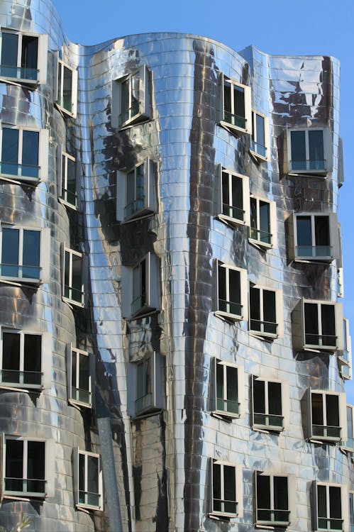 Alto Edificio D'argento