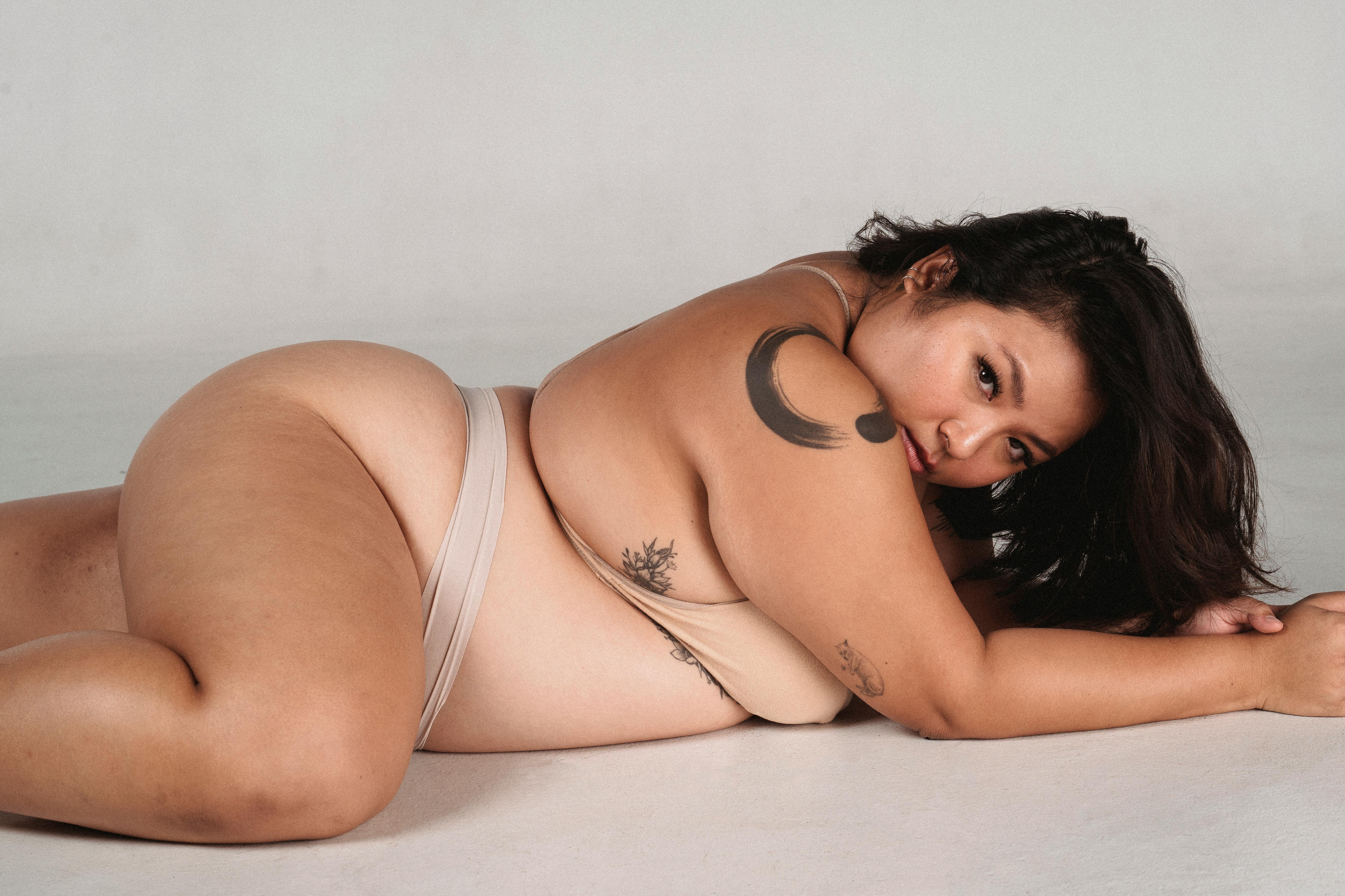 Celebrity vs Influencer: Who Really Shapes Lifestyle Choices Today? — Photo by Roberto Hund on Pexels
