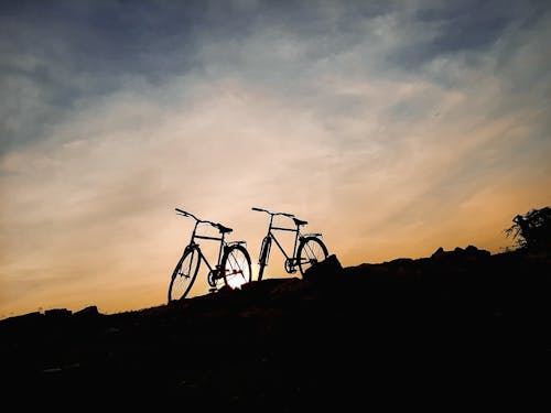 Foto profissional grátis de bicicletas, cair da noite, Hora dourada