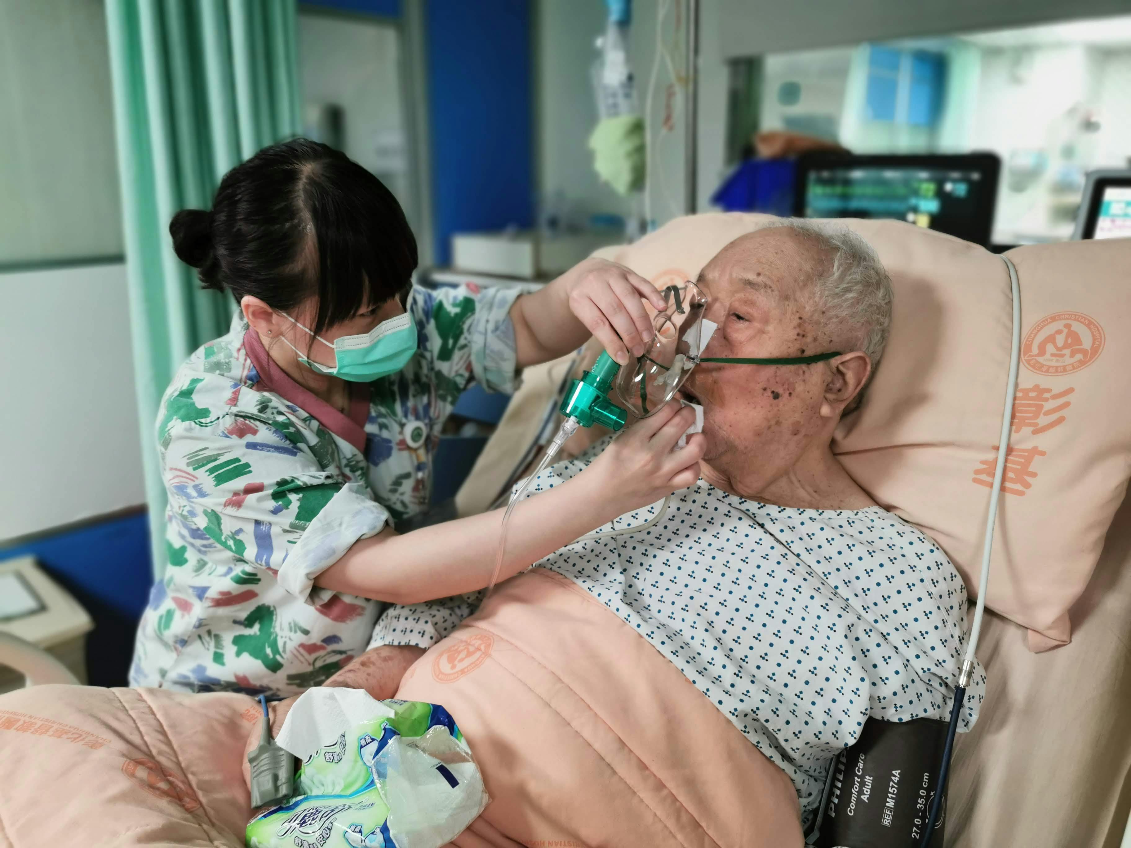 Free A Nurse Wiping a Patient's Mouth Stock Photo