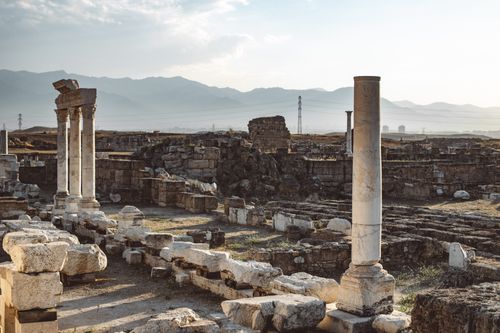 Free Explore the historical ruins of Laodicea featuring well-preserved columns against a mountainous backdrop. Stock Photo