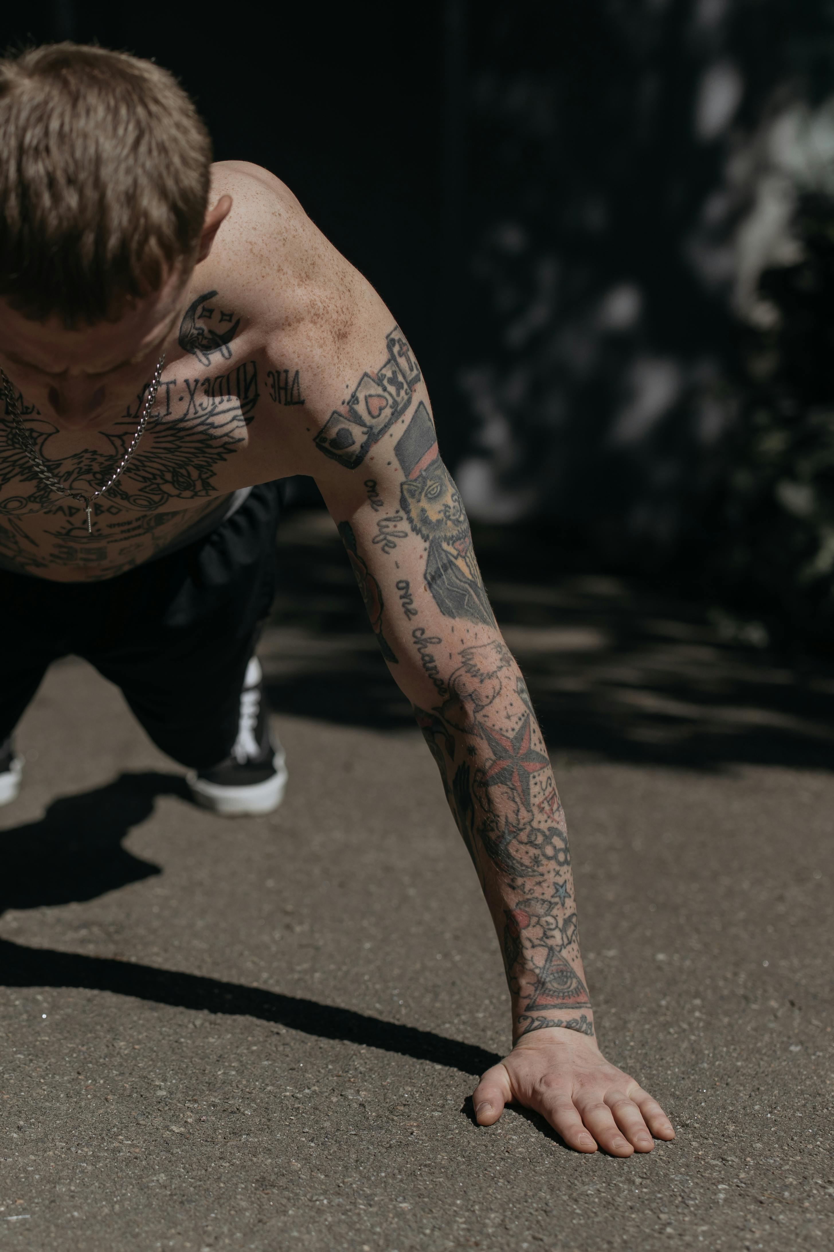 Tattoo Man Doing Push Ups Green Screen (, Stock Video