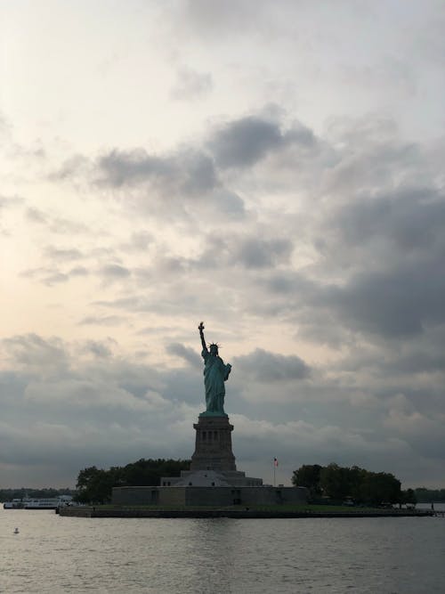 Gratis lagerfoto af Frihedsgudinden, lodret skud, New york