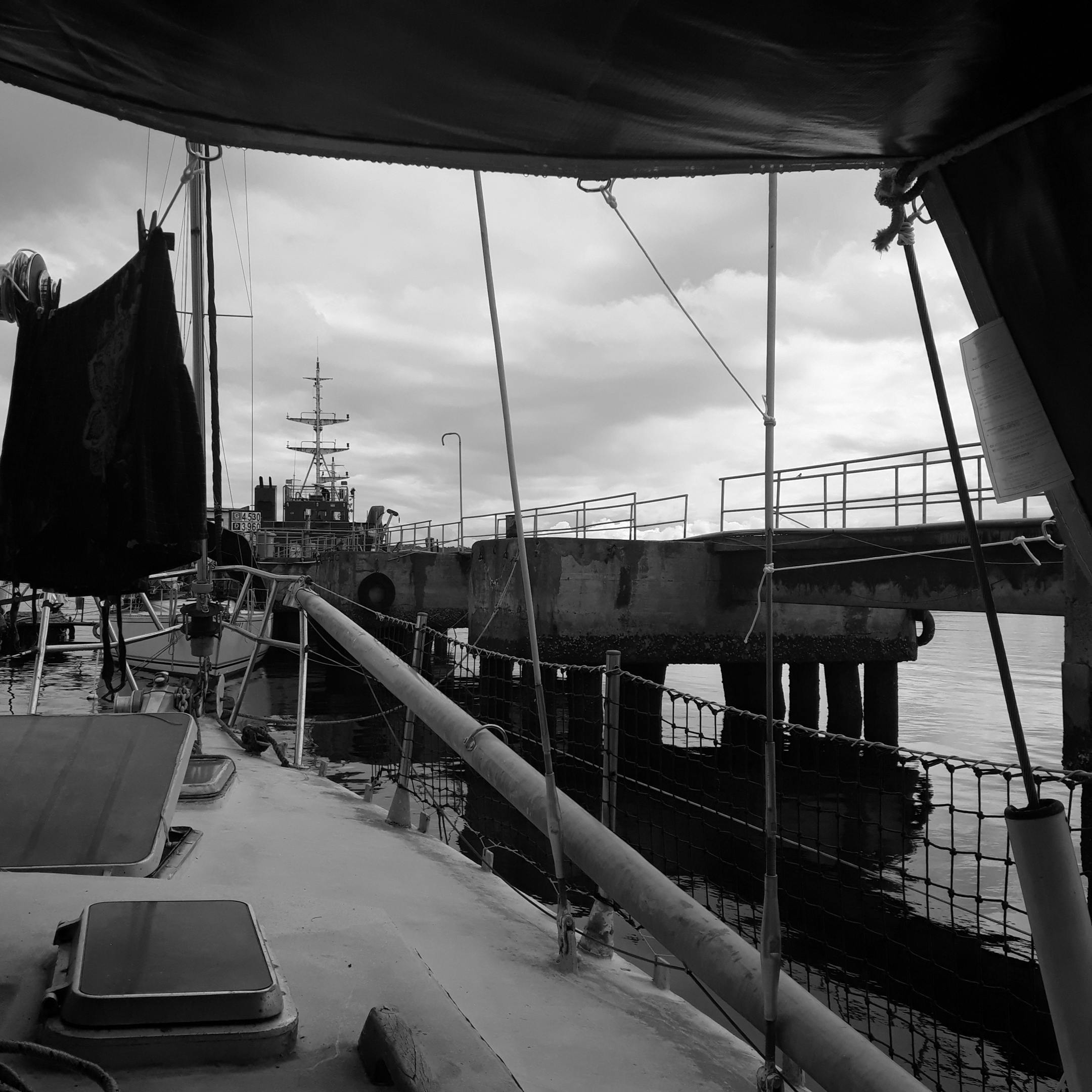 Client completând formular de cerere ofertă