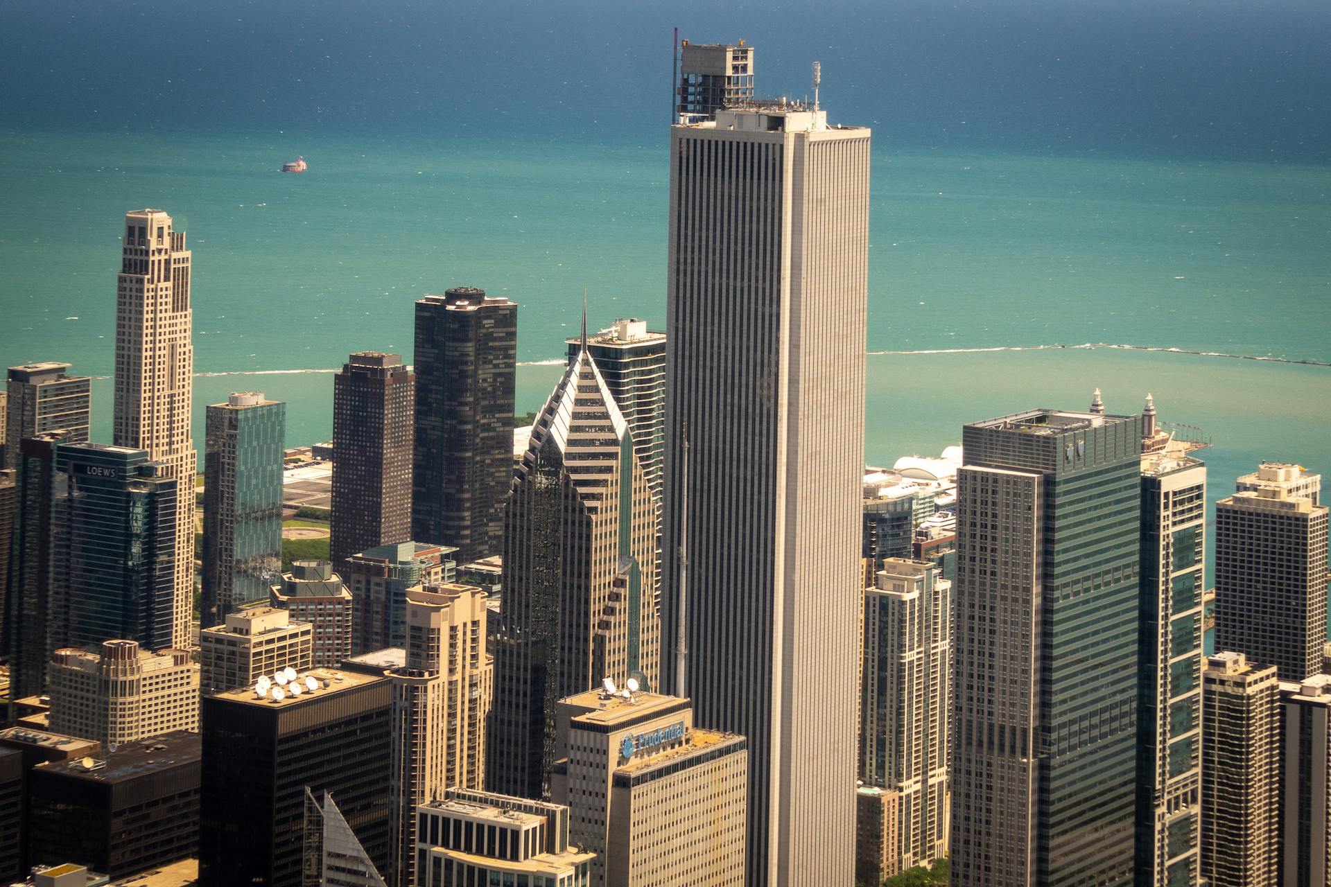 Aerial view of the Chicago skyline featuring iconic skyscrapers against Lake Michigan.