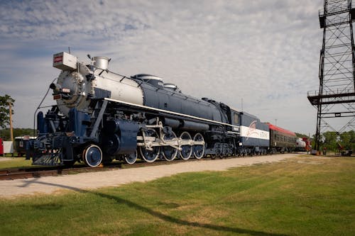 Darmowe zdjęcie z galerii z lokomotywa, pochmurne niebo, pociąg