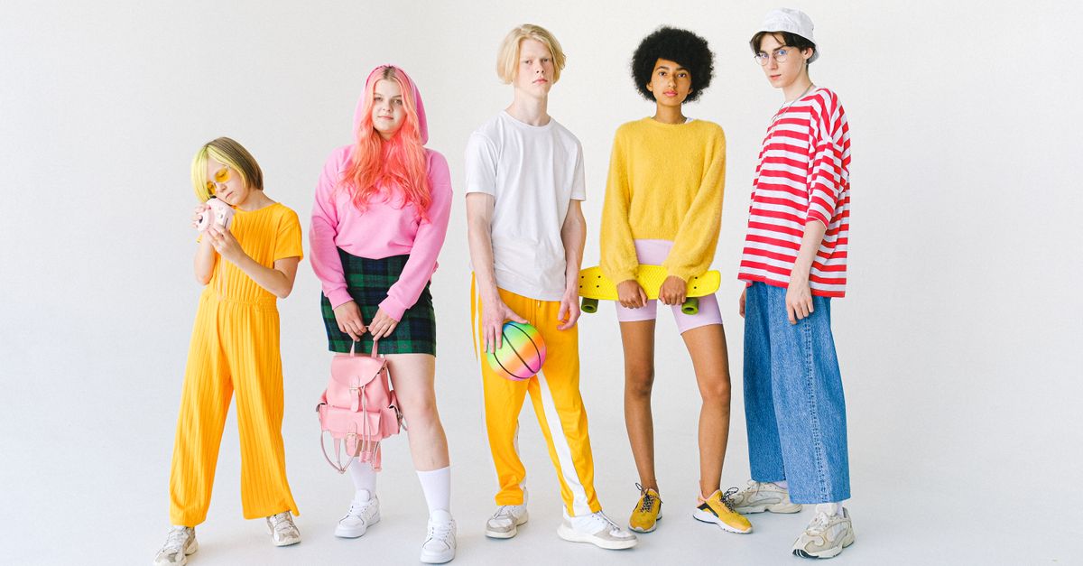 Comparación entre ropa personalizada y ropa de tienda