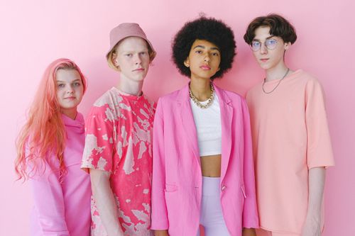 Free Diverse teenage friends in trendy outfits looking at camera on pink background of studio Stock Photo