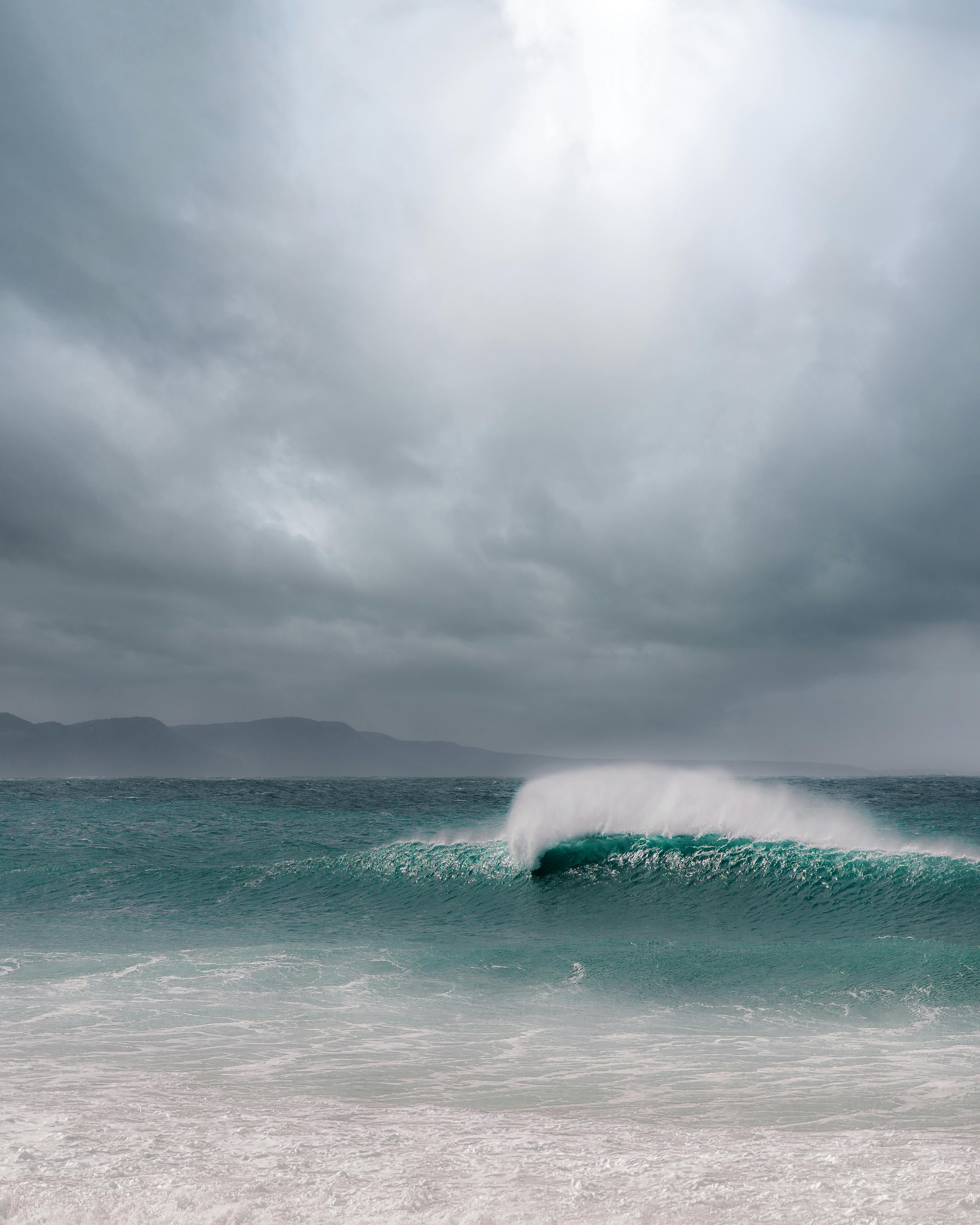 stormy sea under cloudy sky