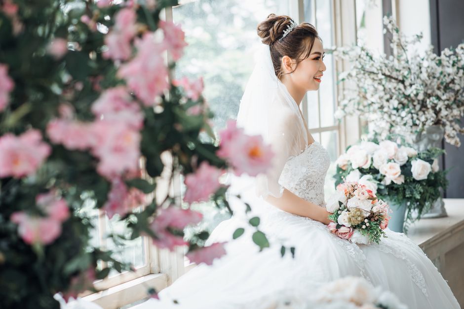 Trang Điểm Cô Dâu Mắt Một Mí Phong Cách Tây Hà Nội