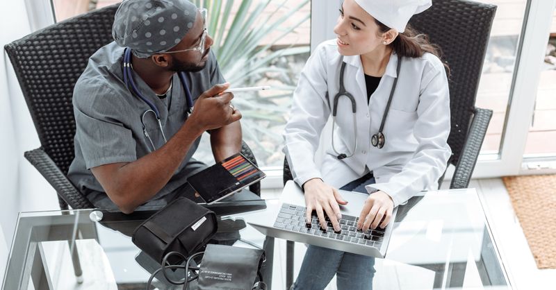 Les meilleurs logiciels pour infirmiers libéraux : optimiser votre pratique