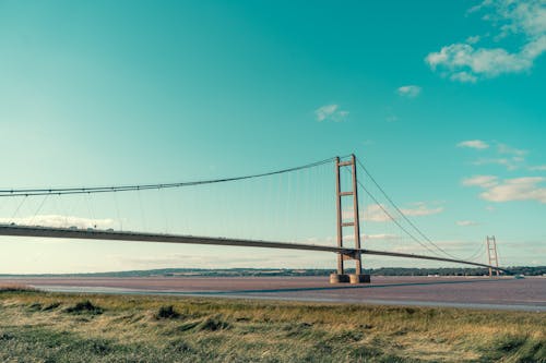 Kostenloses Stock Foto zu architektur, blaue himmel, brücke