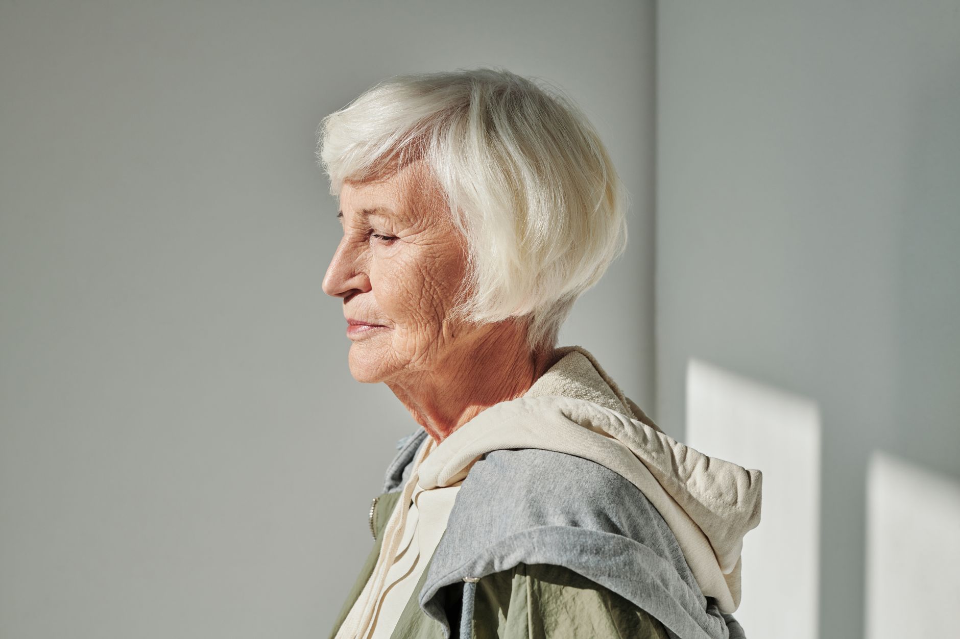 Understanding White Hair: Causes, Prevention, and When to Seek Medical Advice