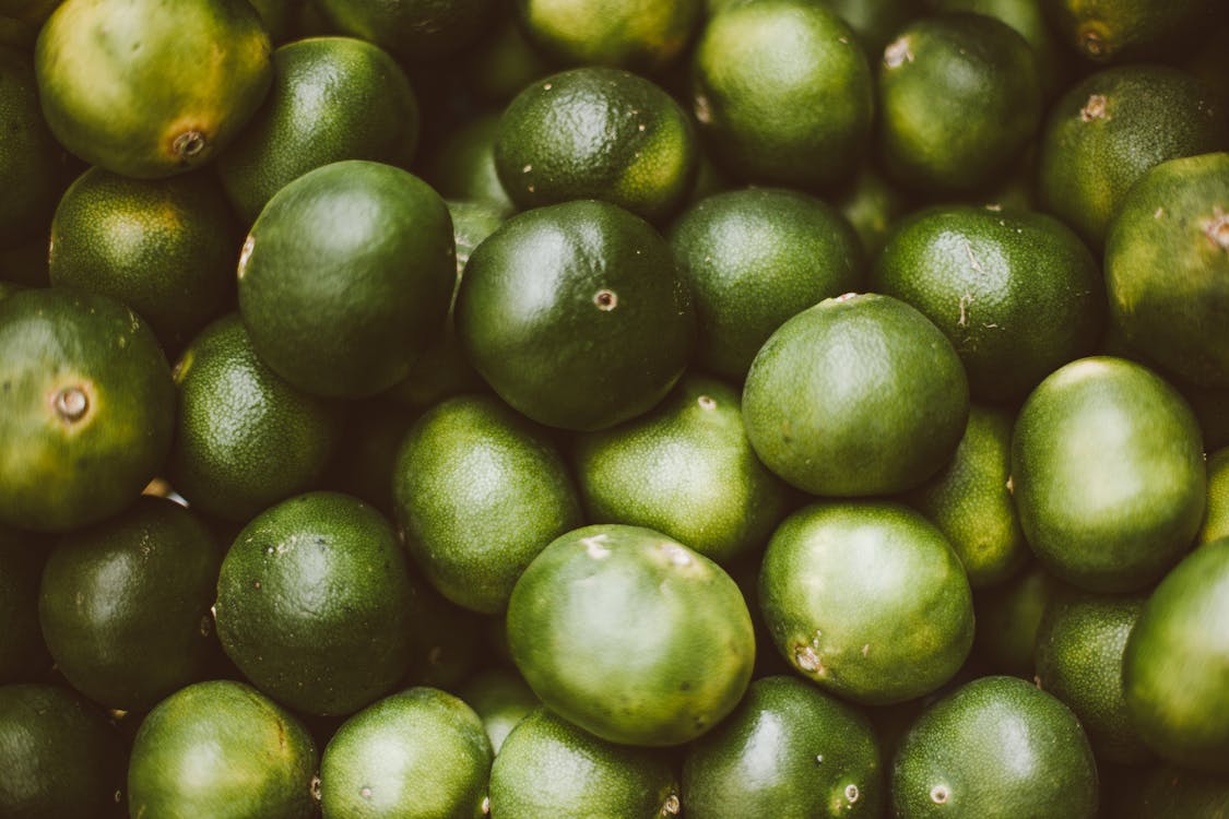 Free Close Up Photo of Green Citrus Fruits Stock Photo