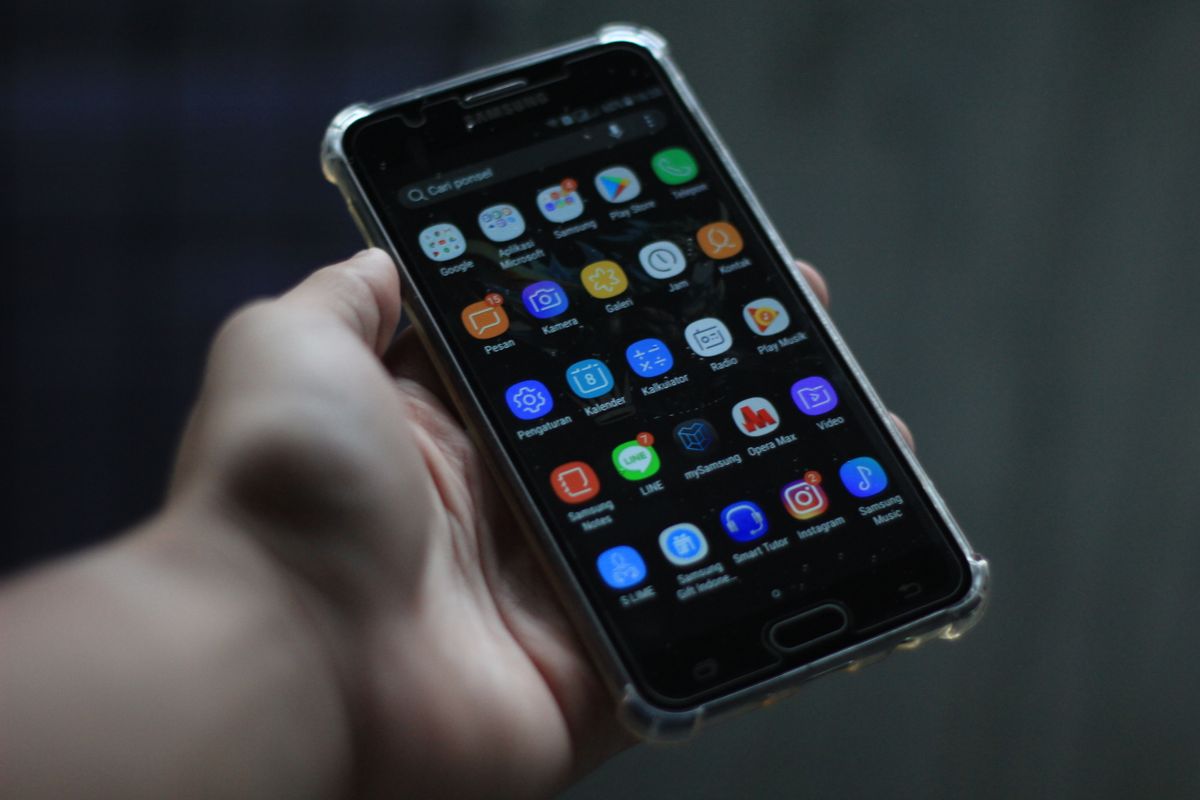 5G Flagship Phone — 128 GB