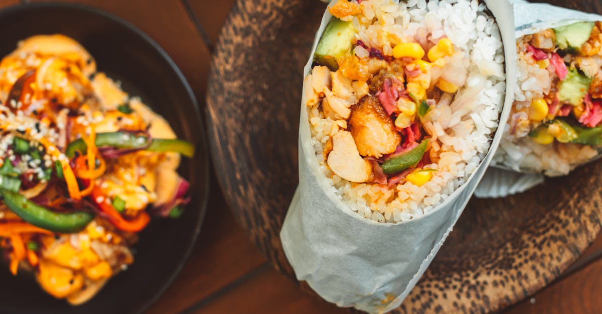 Roll wraps sushi