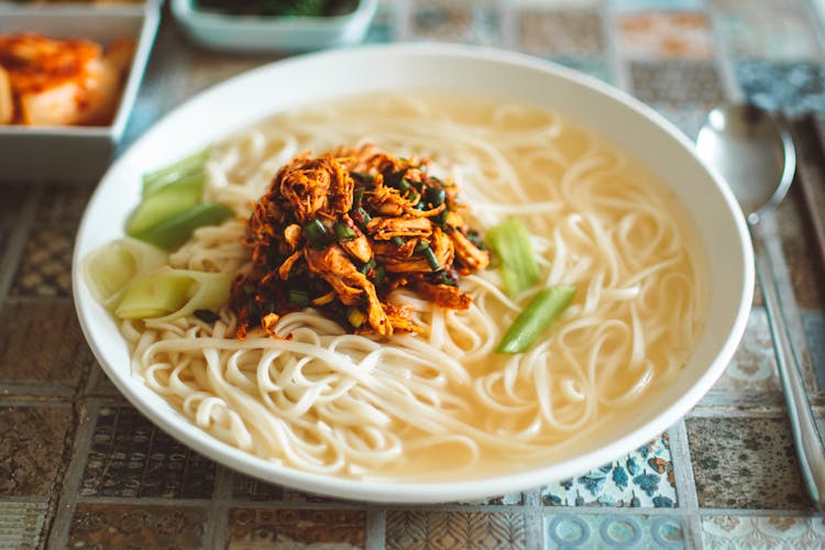 Noodles With Shredded Chicken And Chives