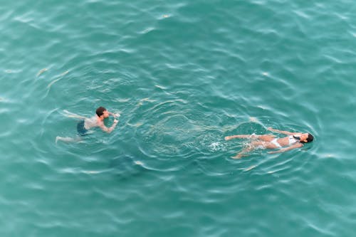 Imagine de stoc gratuită din agrement, bikini albi, corp de apă