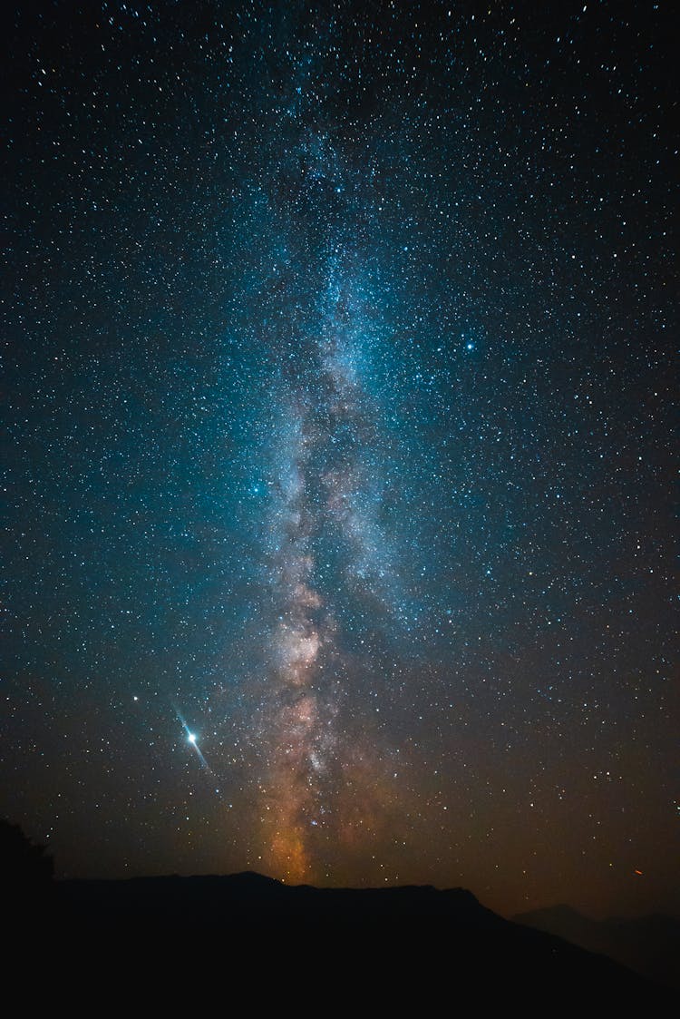 The Majestic Display Of The Stars And Planets In The Sky During Nighttime