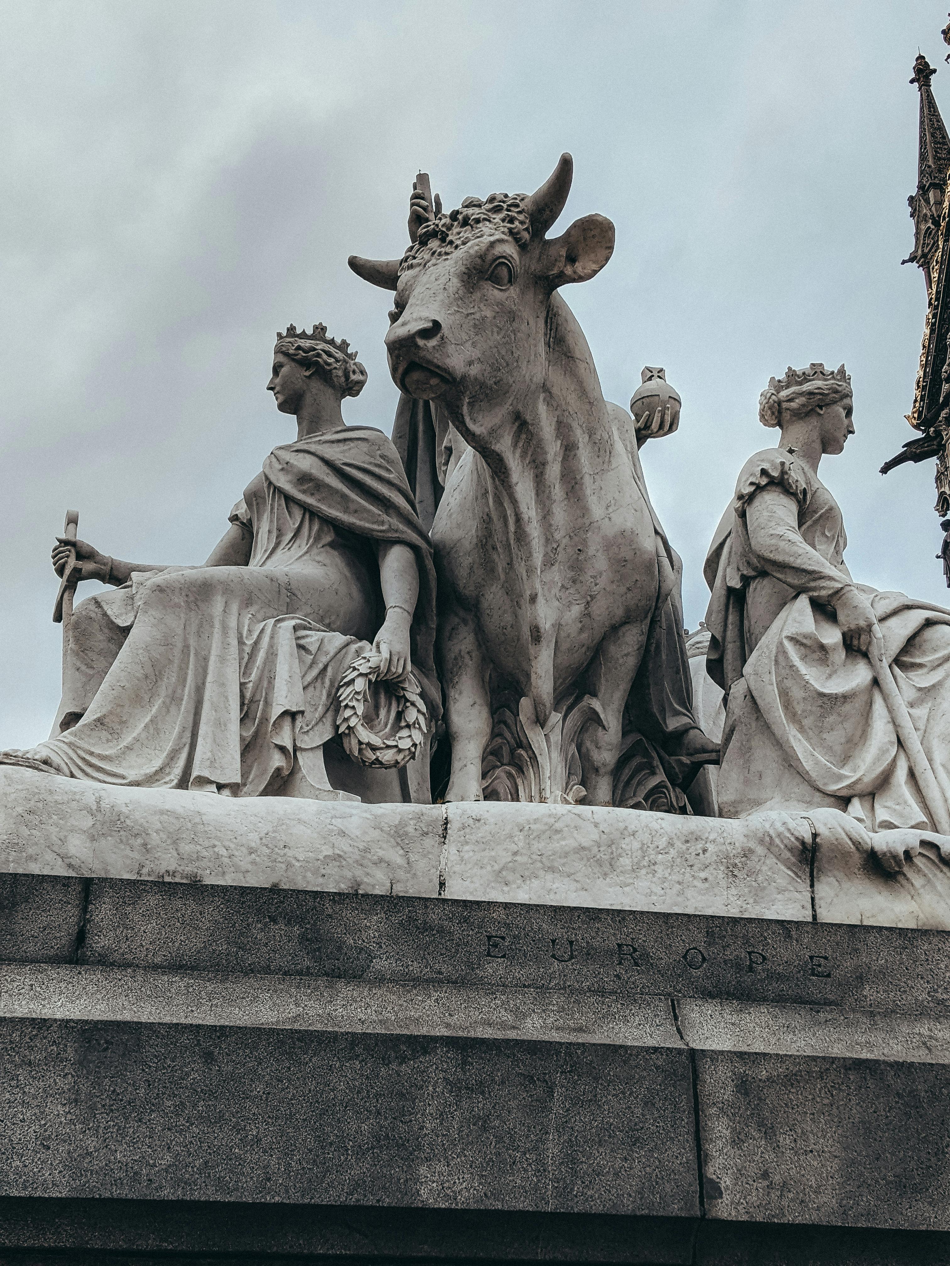 Brown Concrete Statues · Free Stock Photo