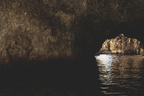 Immagine gratuita di acqua, buio, grotta