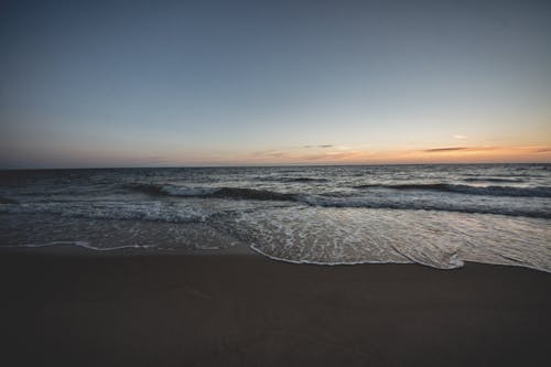 Foto profissional grátis de água, areia, céu