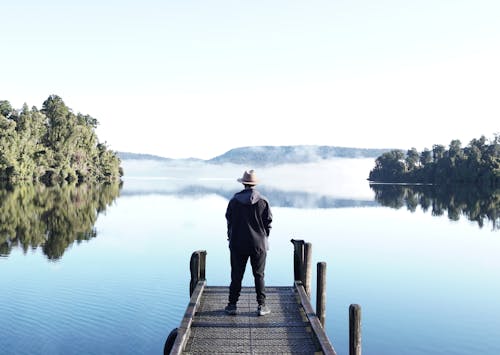 Fotobanka s bezplatnými fotkami na tému jazero, muž, odlesk