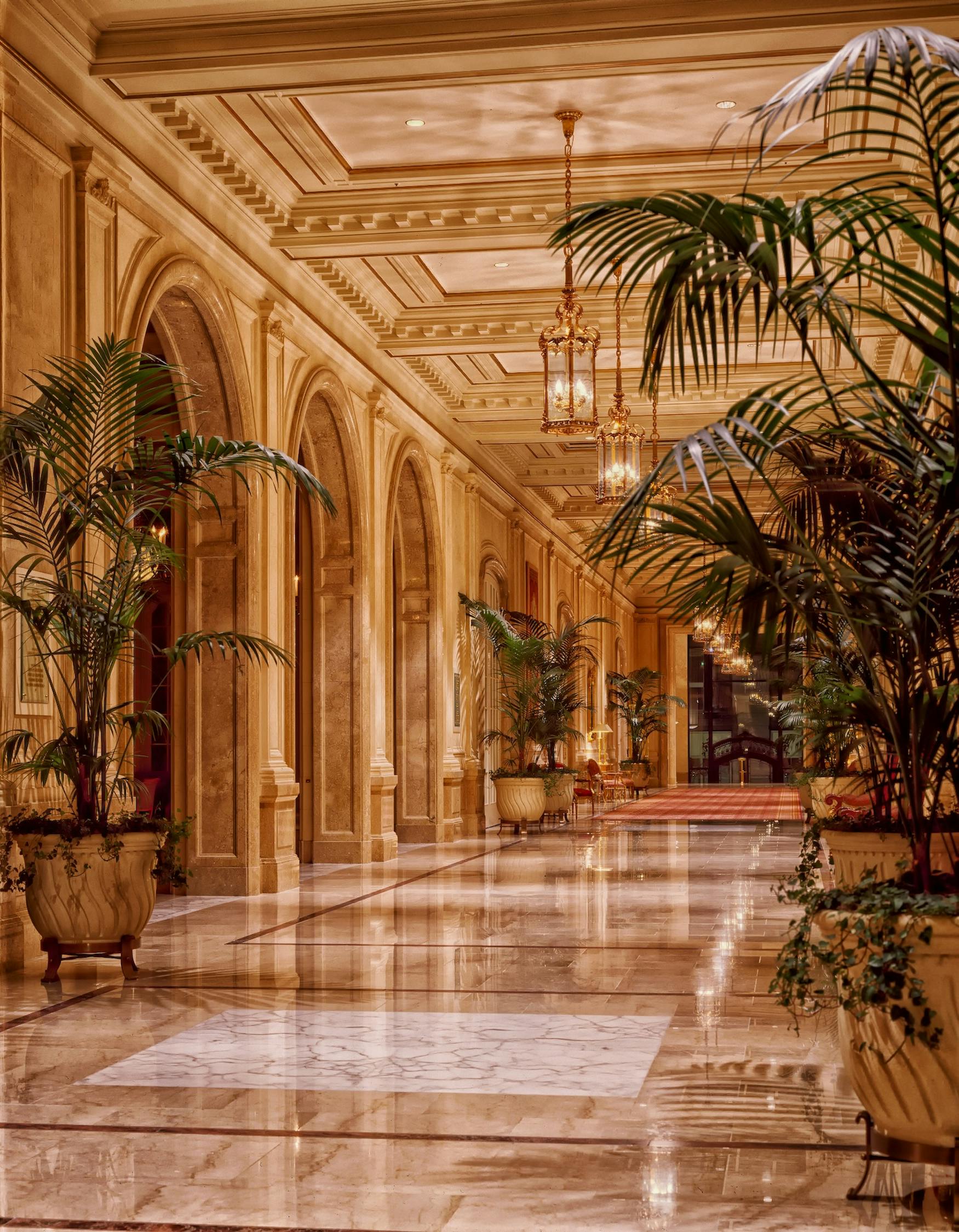 https://images.pexels.com/photos/53464/sheraton-palace-hotel-lobby-architecture-san-francisco-53464.jpeg?auto=compress&cs=tinysrgb&dpr=3&h=750&w=1260