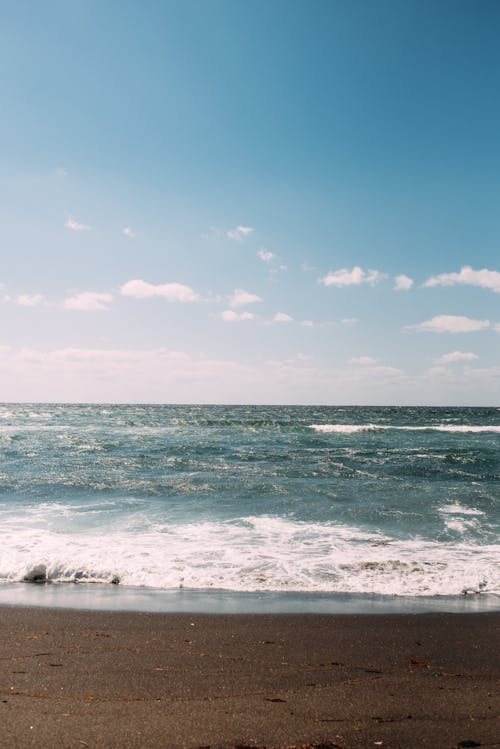 Ilmainen kuvapankkikuva tunnisteilla aallot, hiekkaranta, horisontti Kuvapankkikuva