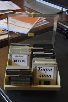 收藏的老式软盘是怀旧主题项目的理想选择，它们存储在桌面管理器中