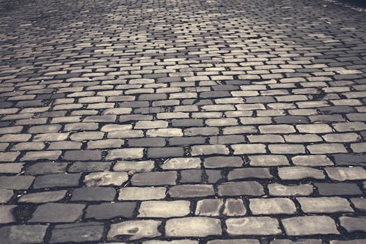 适合背景或设计项目的高分辨率鹅卵石路径纹理图像