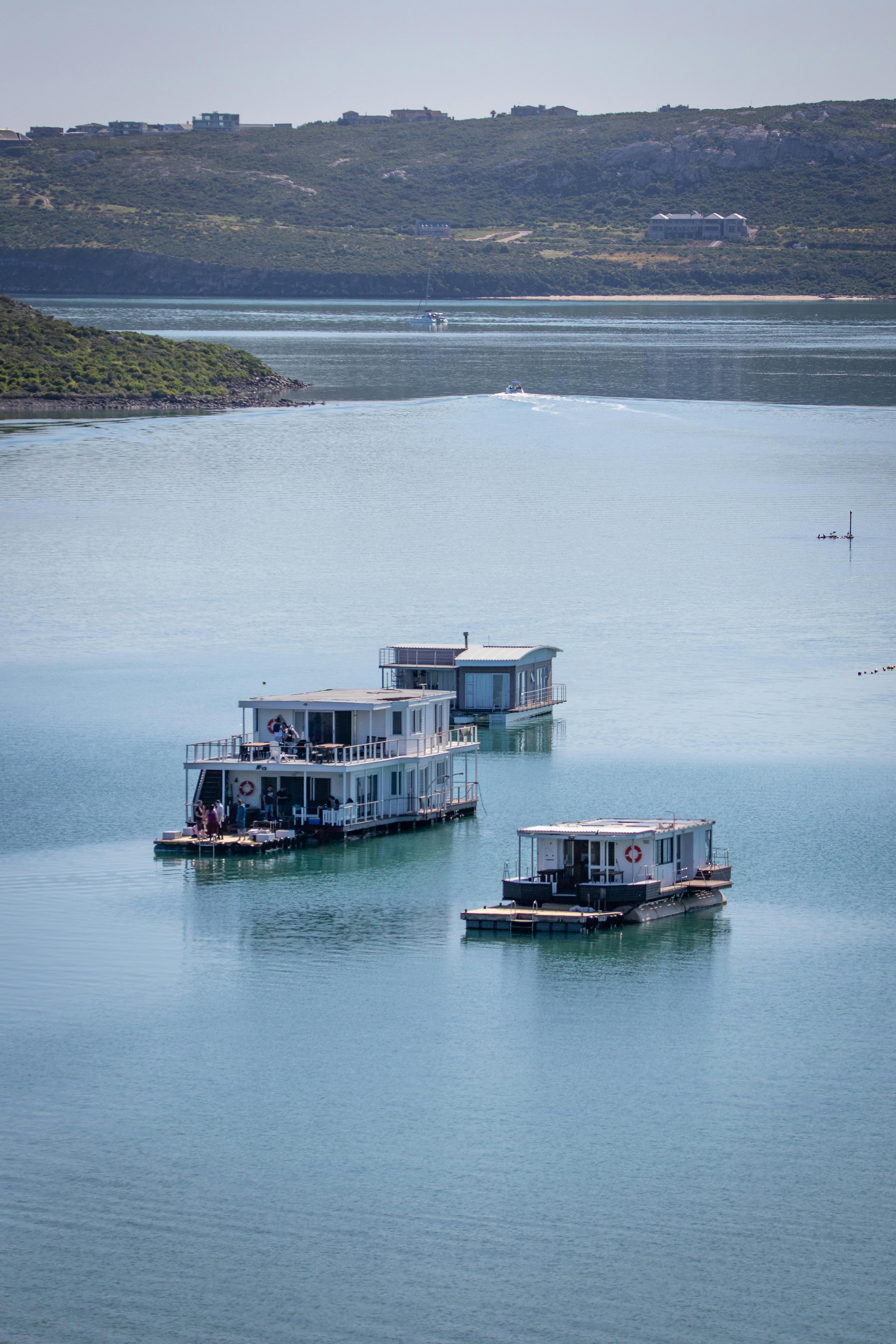 Travel Houseboat Stays: Tips for Living on the Water