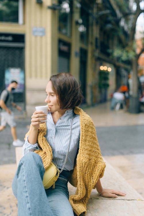 Imagine de stoc gratuită din blugi denim, cafea, cupa de unică folosință