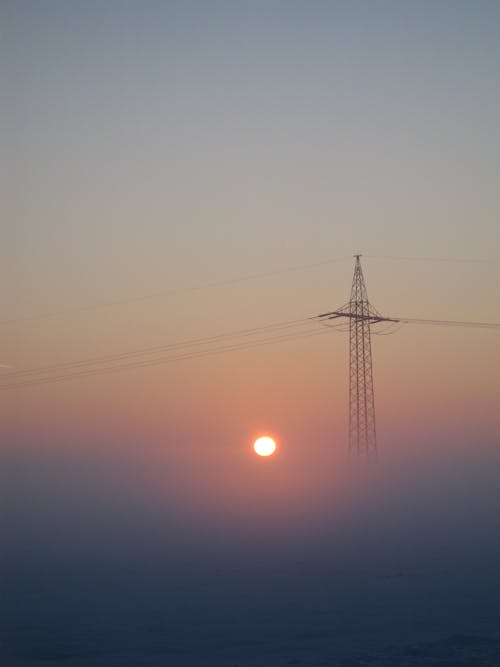 Fotobanka s bezplatnými fotkami na tému elektrické vedenie, energia, hmla